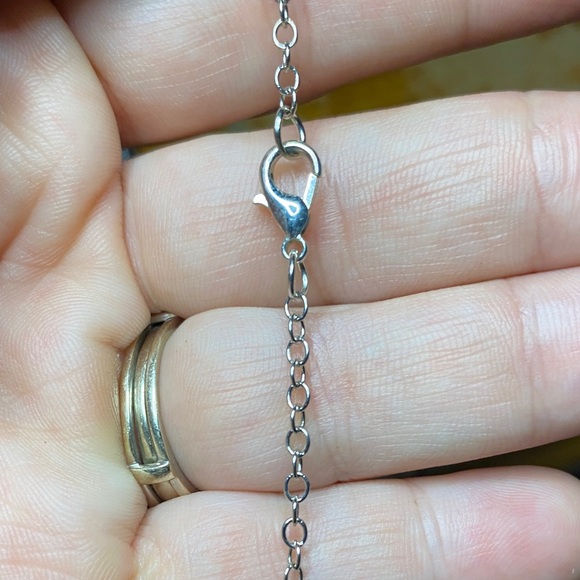 Elegant Sterling Silver Heart Pendant Necklace - Picture 5 of 6